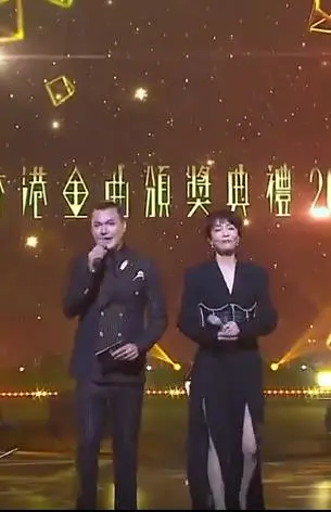 重温经典：2022香港金曲颁奖典礼，回忆与感动交织的音乐盛宴！